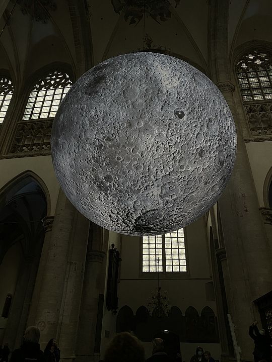 Museum-of-the-moon-2-1640763676.jpg